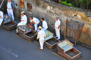 Funchal_0418a Toboggans and Drivers Waiting for Riders